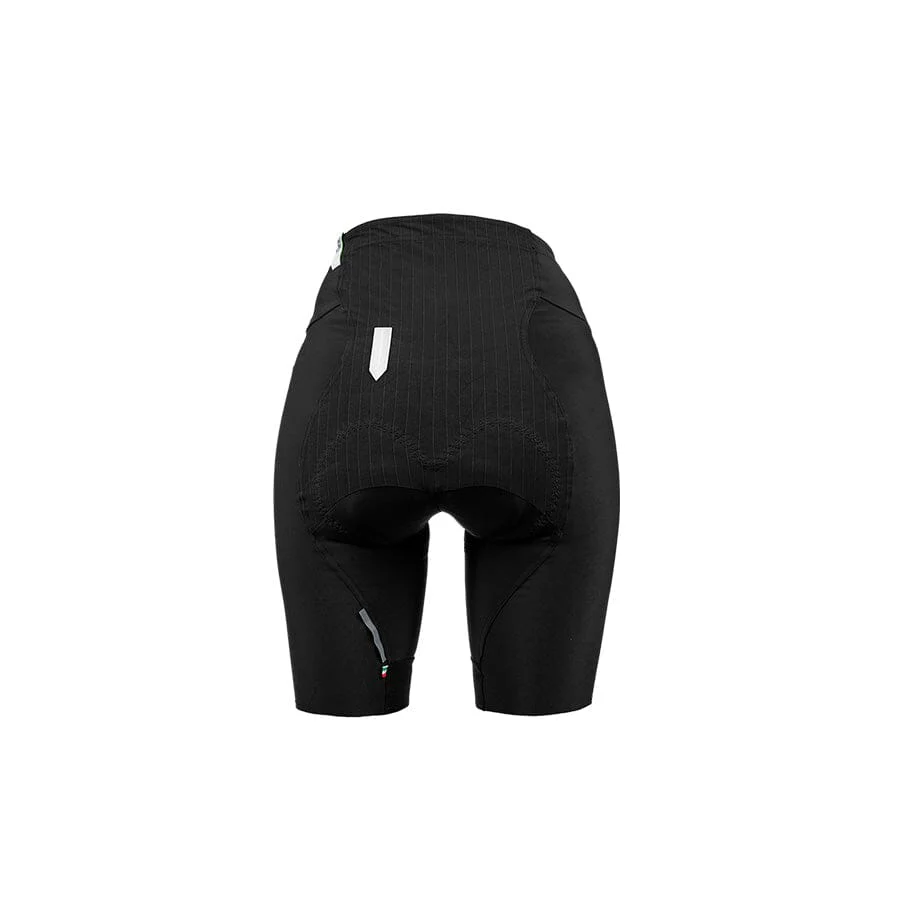 Q36.5 Gregarius Essential Half Shorts Women 2025 - Image 2